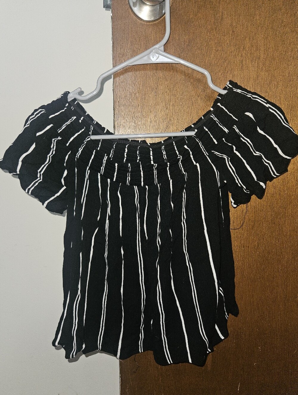 Xhilaration Black Off-Shoulder Flowy Rayon Lightweight Top W White Strips Size S
